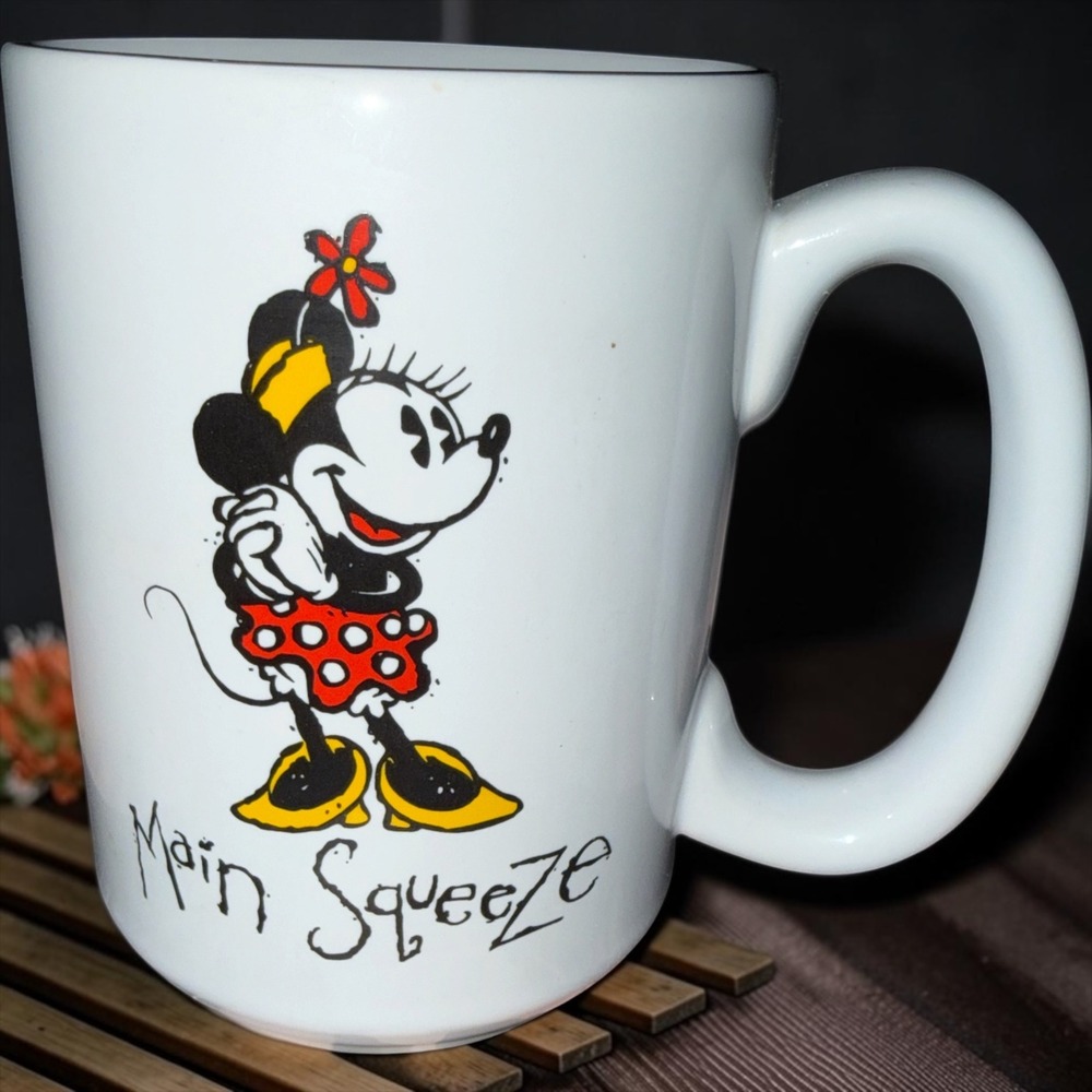 Disney World Minnie Mouse Main Squeeze Coffee Mug White Ceramic Vintage Style